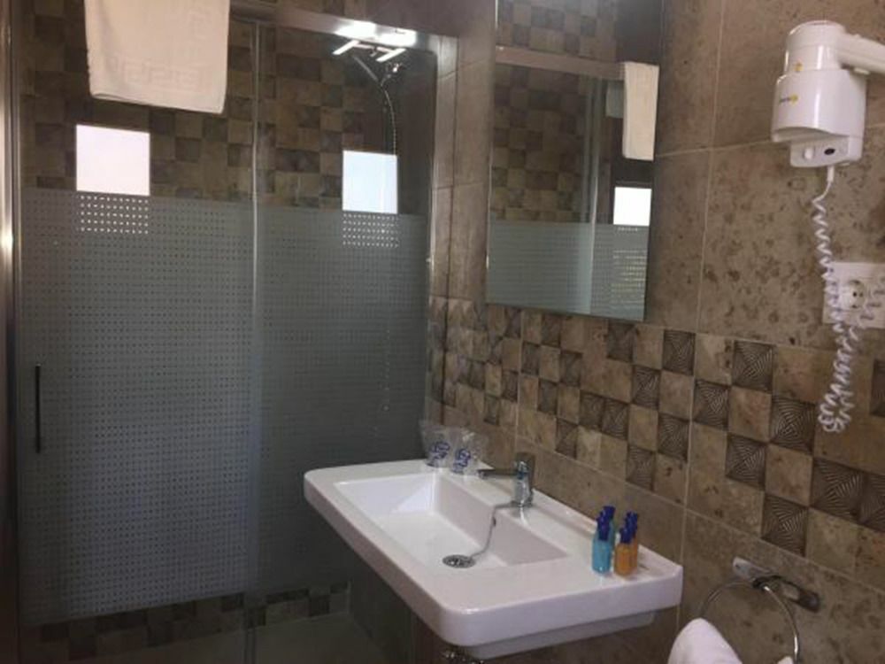 Hotel Almadraba ساهارا ذي لوس أتونِس المظهر الخارجي الصورة